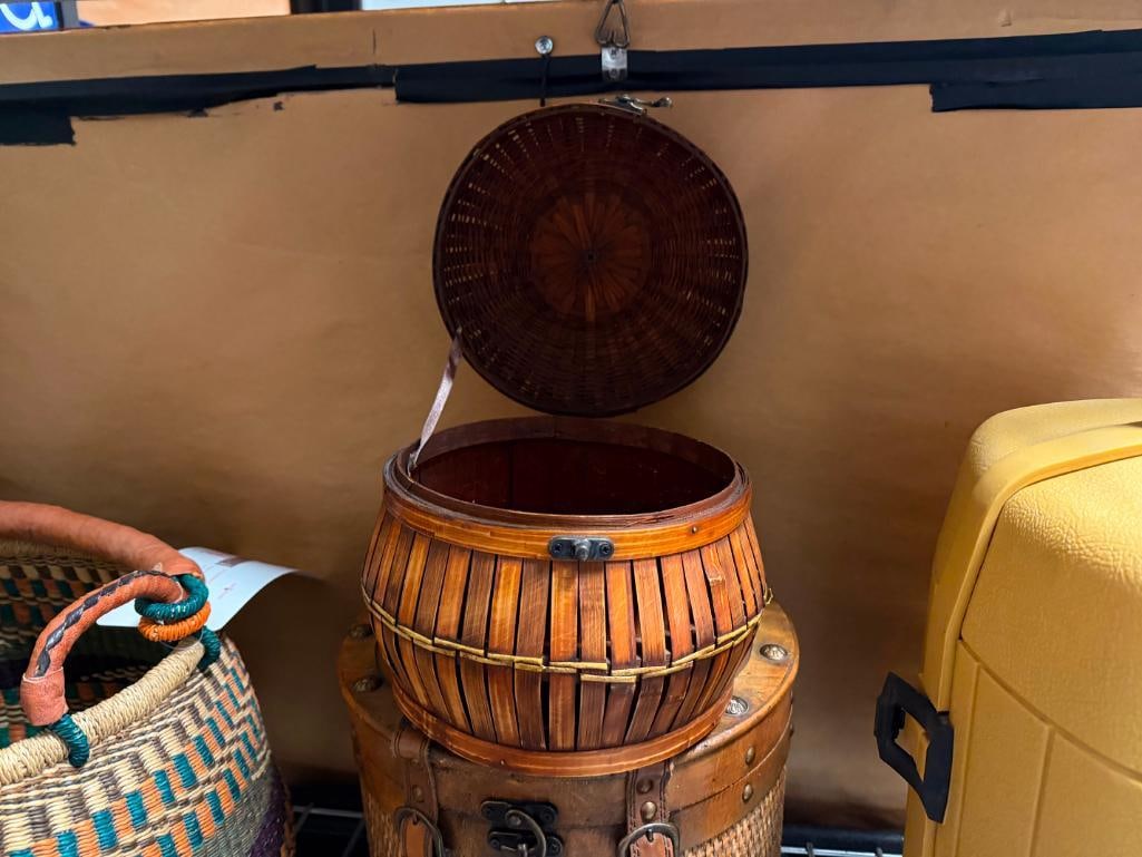 AFRICAN MARKET TRADE BASKET HAND WOVEN IN GHANA, WEST AFRICA AND TWO STORAGE BASKETS - 11