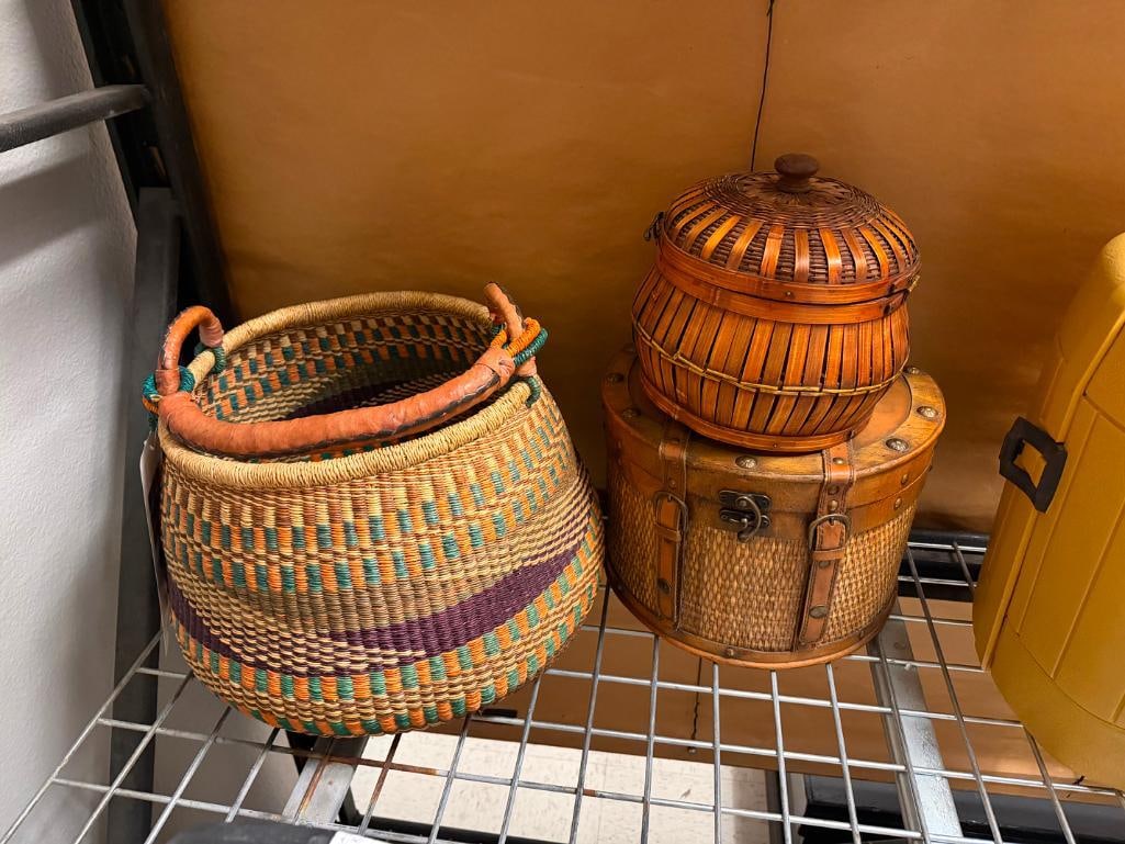 AFRICAN MARKET TRADE BASKET HAND WOVEN IN GHANA, WEST AFRICA AND TWO STORAGE BASKETS - 2