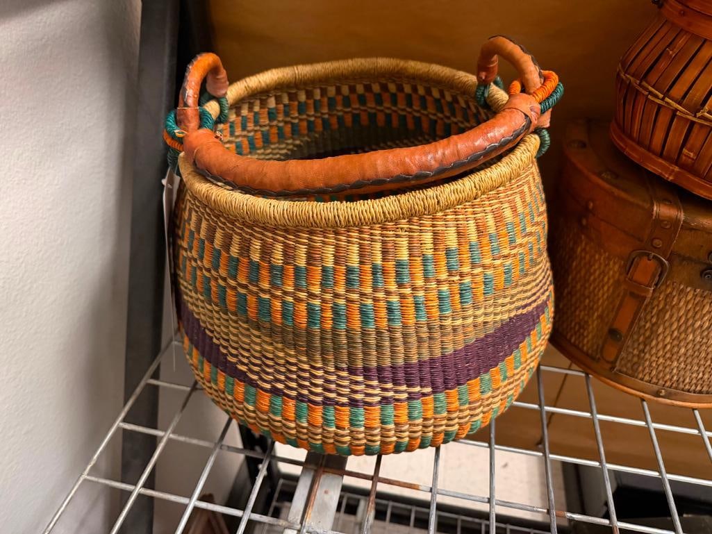 AFRICAN MARKET TRADE BASKET HAND WOVEN IN GHANA, WEST AFRICA AND TWO STORAGE BASKETS - 3