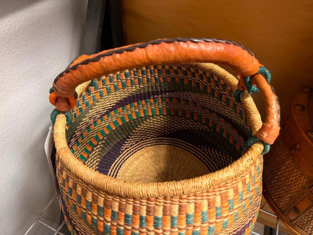 AFRICAN MARKET TRADE BASKET HAND WOVEN IN GHANA, WEST AFRICA AND TWO STORAGE BASKETS - 4