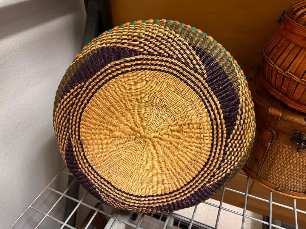 AFRICAN MARKET TRADE BASKET HAND WOVEN IN GHANA, WEST AFRICA AND TWO STORAGE BASKETS - 7