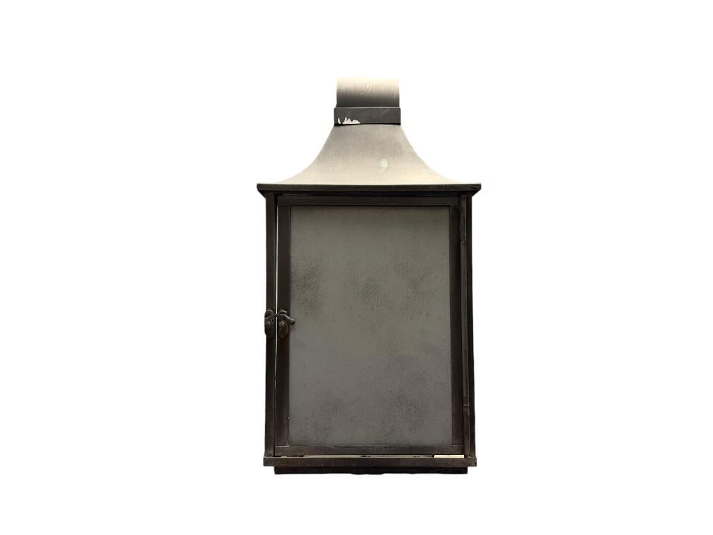 VINTAGE STYLE RAILROAD LANTERN METAL AND BEVELED GLASS YARD ART GARDEN DECOR LANTERN (1 of 6)
