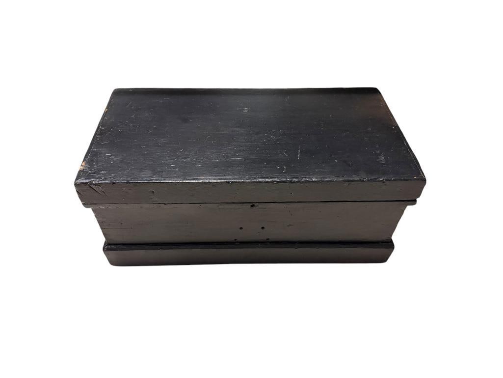 VINTAGE PAINTED BLACK WOOD TRUNK (1 of 8)
