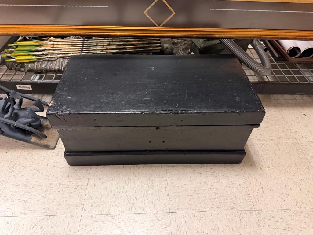 VINTAGE PAINTED BLACK WOOD TRUNK - 2