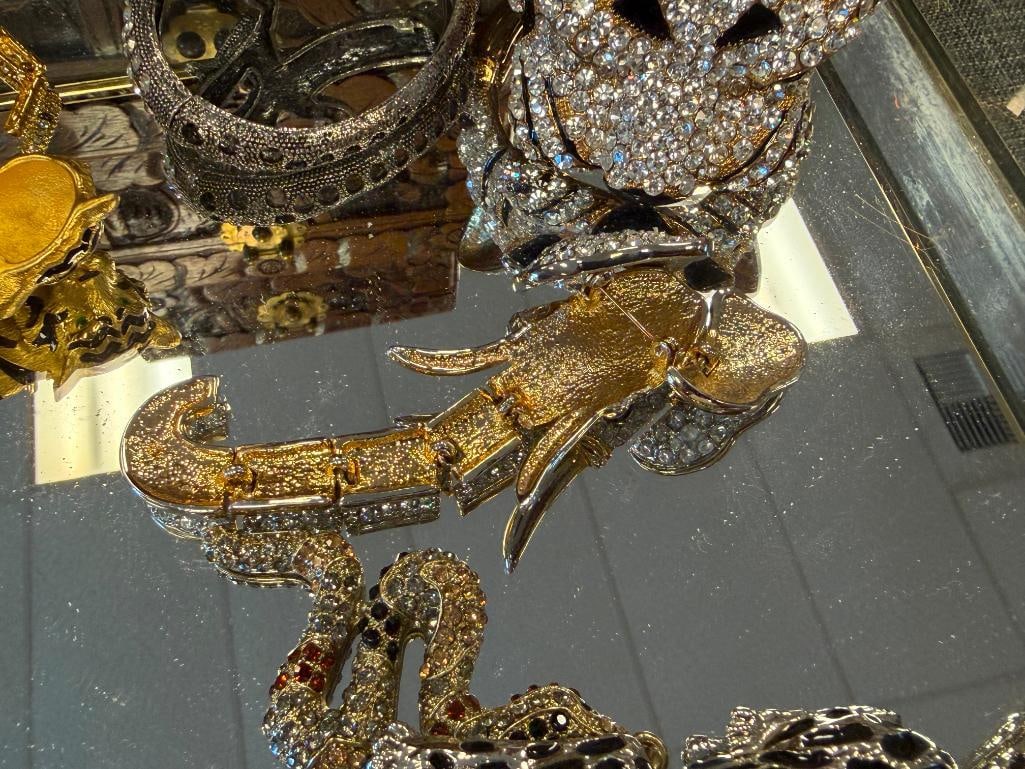 LADIES RHINESTONE BEJEWELED ANIMAL FIGURAL JEWELRY SEVEN PIECES TOTAL - 14