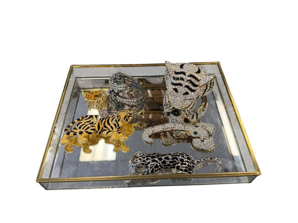 LADIES RHINESTONE BEJEWELED ANIMAL FIGURAL JEWELRY SEVEN PIECES TOTAL: INCLUDES TIGER BRACELET, GECKO BRACELET, LEOPARD AND JAGUAR PINS, ETC. INCLUDES MIRRORED TRAY WITH GLASS GALLERY AND BRASS TRIM 2 3/4" UP TO 4" JEWELRY PIECES, 10" X 8" TRAY