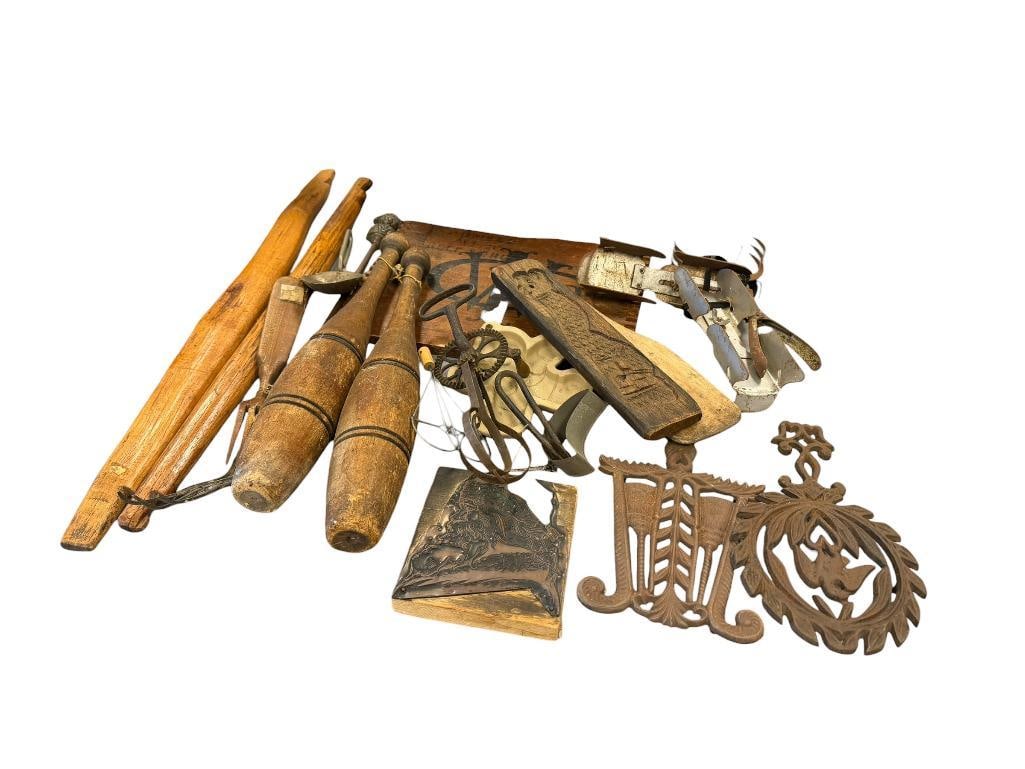 ANTIQUE AND VINTAGE KITCHEN GADGETS (1 of 11)