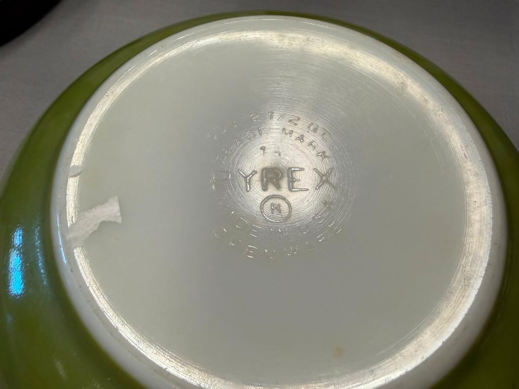 VINTAGE PYREX AVOCADO GREEN AND WHEAT PATTERN GLASS MIXING BOWLS - 10