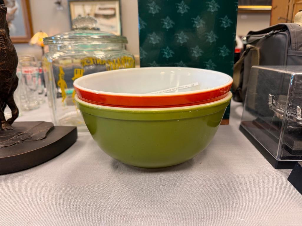 VINTAGE PYREX AVOCADO GREEN AND WHEAT PATTERN GLASS MIXING BOWLS - 2