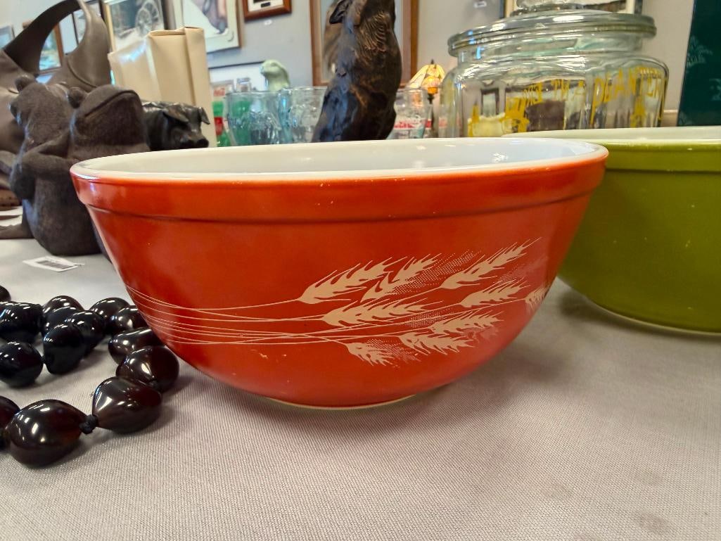 VINTAGE PYREX AVOCADO GREEN AND WHEAT PATTERN GLASS MIXING BOWLS - 4