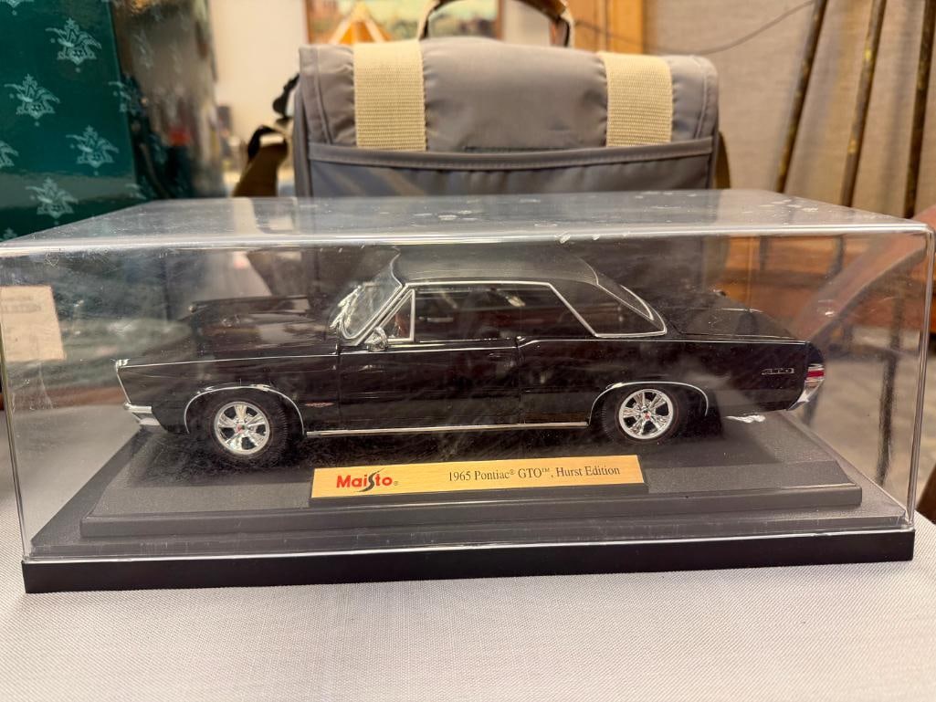 1/18 DIE-CAST MODEL CARS 1955 FAIRLANE CUSTOM, '65 GTO HURST EDITION AND 1951 VW BEETLE - 11