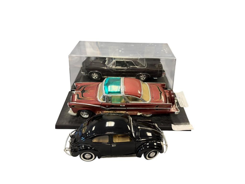 1/18 DIE-CAST MODEL CARS 1955 FAIRLANE CUSTOM, '65 GTO HURST EDITION AND 1951 VW BEETLE (1 of 13)