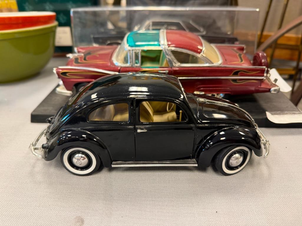1/18 DIE-CAST MODEL CARS 1955 FAIRLANE CUSTOM, '65 GTO HURST EDITION AND 1951 VW BEETLE - 3
