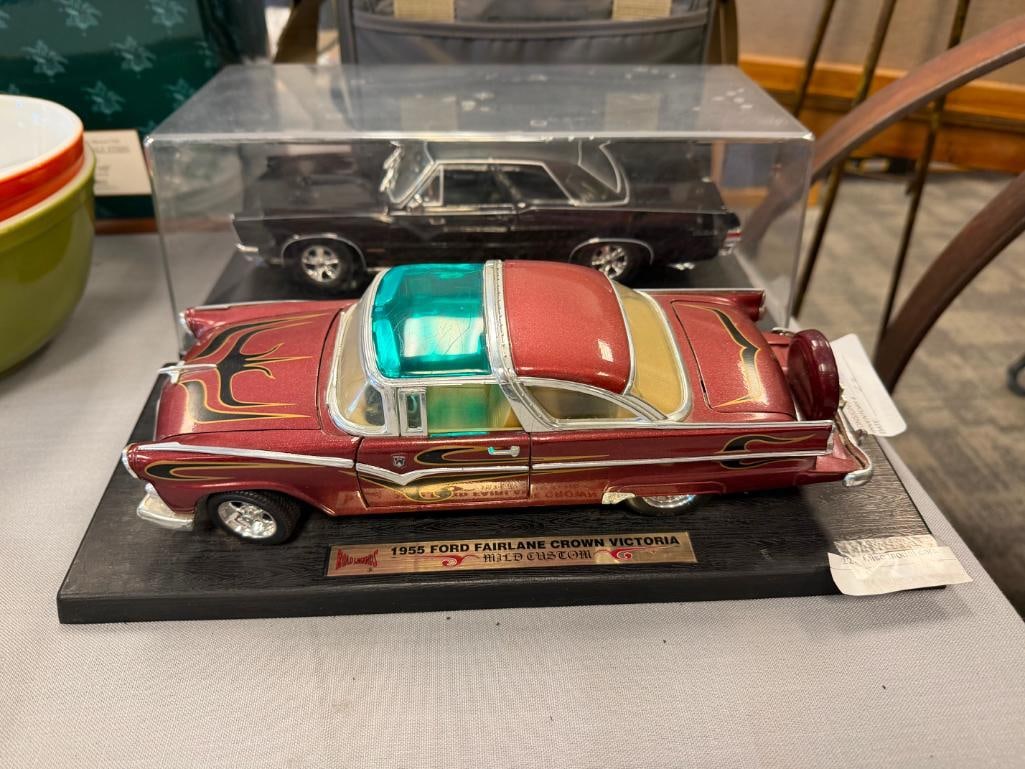 1/18 DIE-CAST MODEL CARS 1955 FAIRLANE CUSTOM, '65 GTO HURST EDITION AND 1951 VW BEETLE - 7