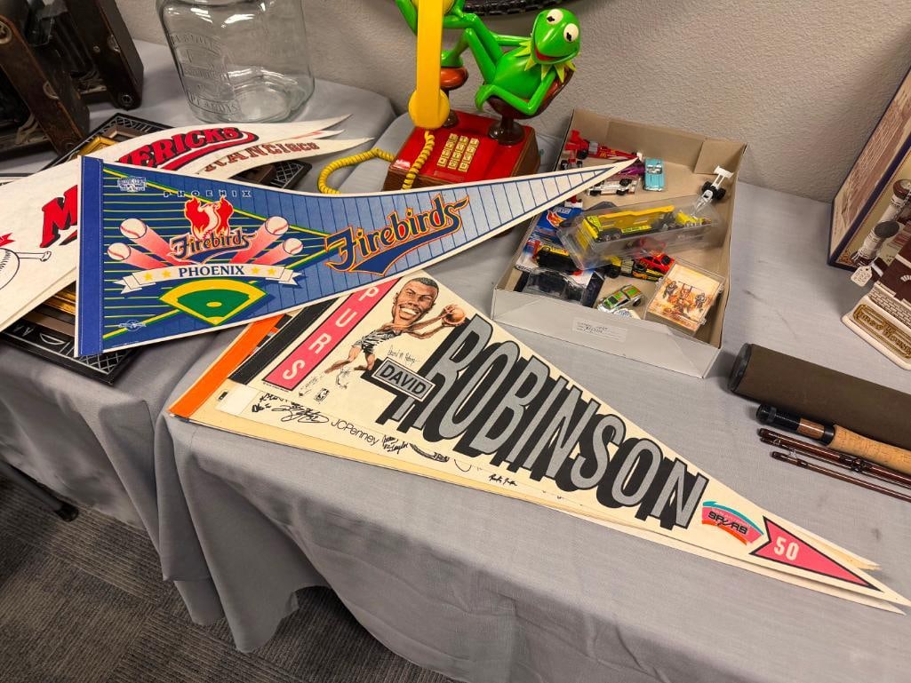 13 SPORT PENNANTS INCLUDES WHITE SOZ PENNANT SIGNED BY BILLY PIERCE - 13