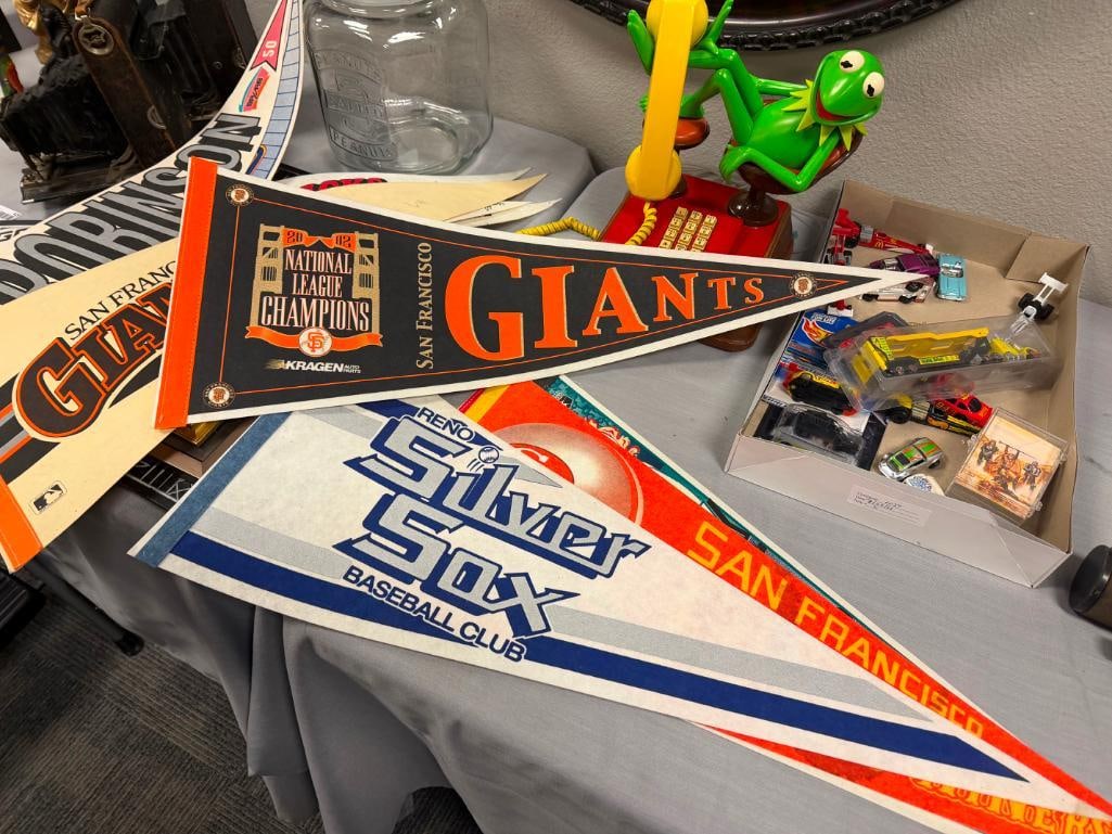 13 SPORT PENNANTS INCLUDES WHITE SOZ PENNANT SIGNED BY BILLY PIERCE - 16