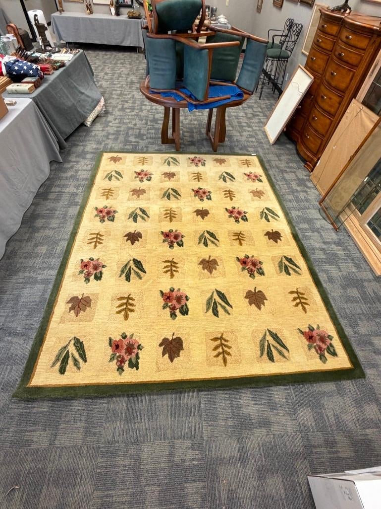 HAND TUFTED 100% WOOL PILE LEAF DESIGN AREA RUG: IN GOOD CONDITION NO HEAVY WEAR,NO STAINS 96" X 126" 