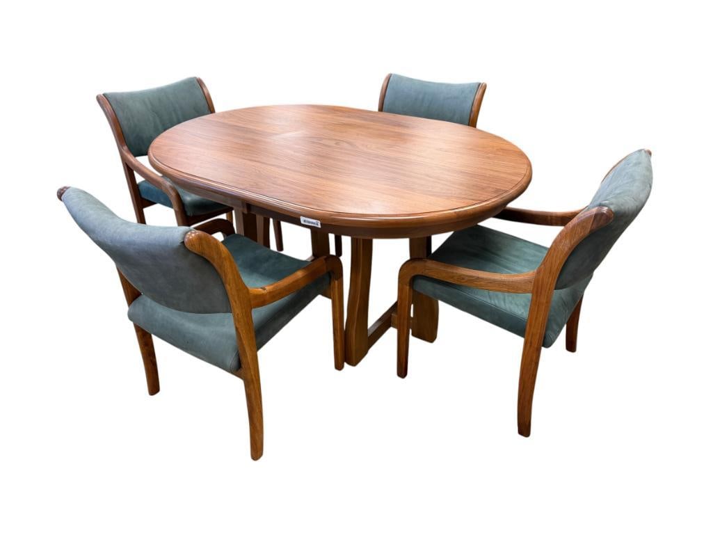 MID-CENTURY MODERN DINING SET WITH FOUR CHAIRS (1 of 11)