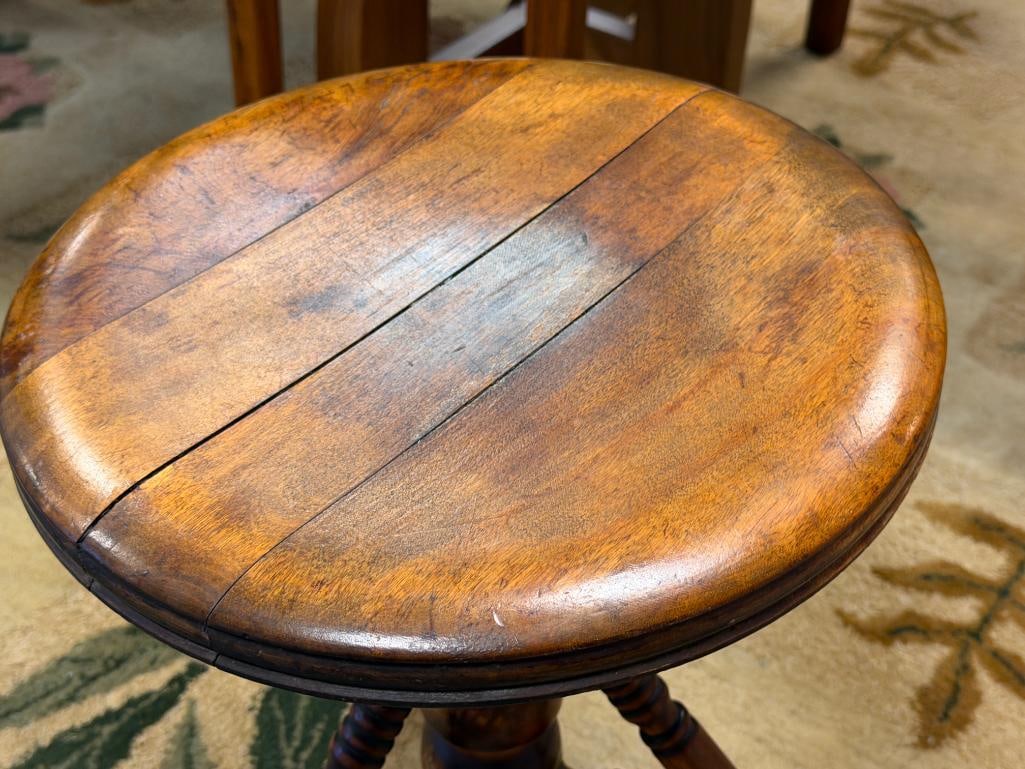 19TH CENTURY LYON & HEALY SPINDLE LEGGED PIANO STOOL WITH ADJUSTABLE SEAT VICTORIAN PERIOD - 2