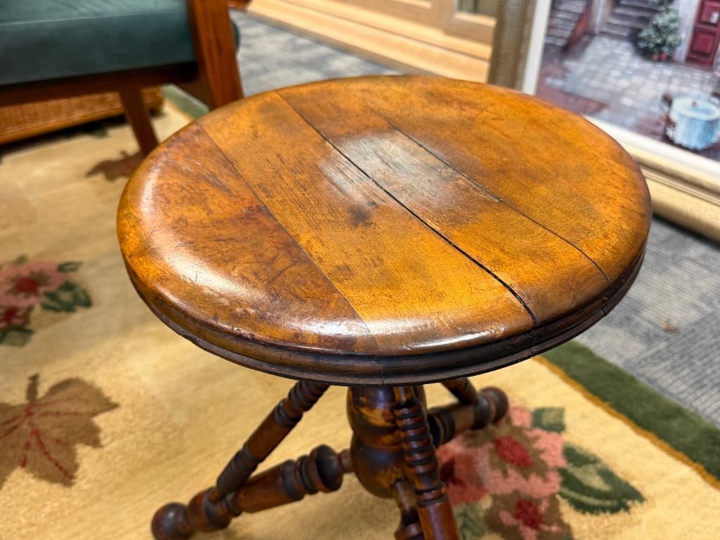 19TH CENTURY LYON & HEALY SPINDLE LEGGED PIANO STOOL WITH ADJUSTABLE SEAT VICTORIAN PERIOD - 3