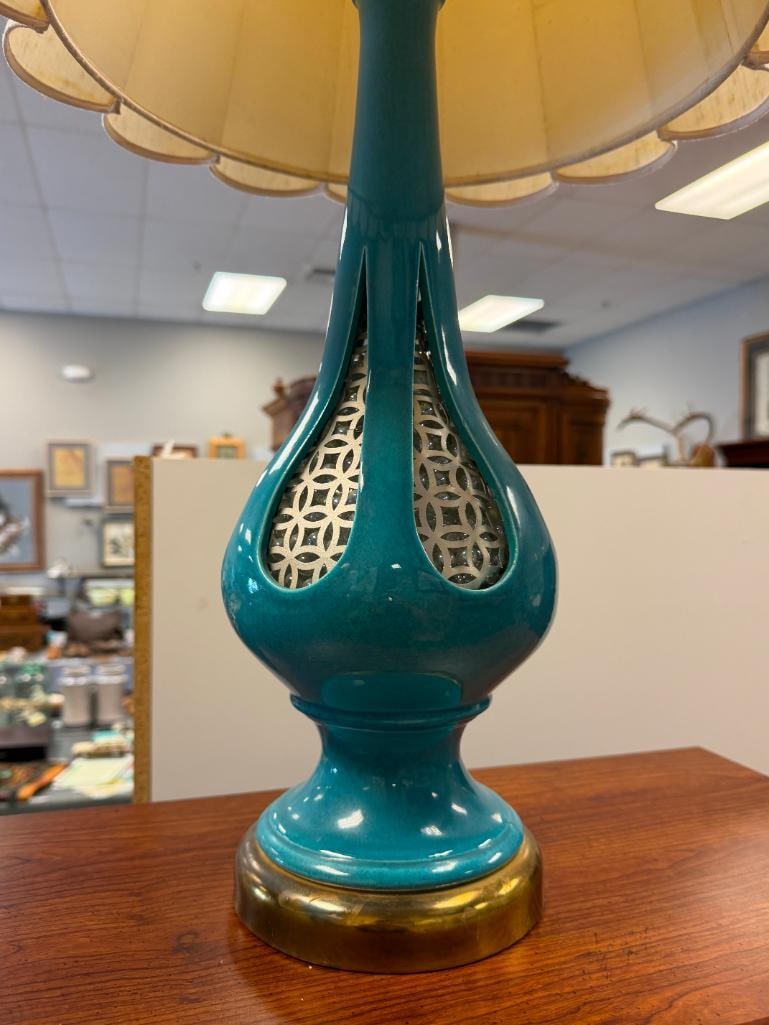 MID-CENTURY MODERN TURQUOISE GLAZE CERAMIC TABLE LAMP WITH GLASS BEAD FILLED BODY WITH METAL PANELS - 2