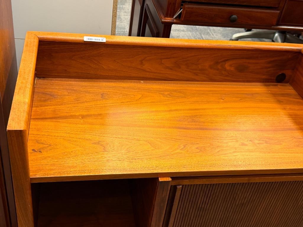 MID-CENTURY DANISH MODERN TEAK EXPANDABLE BENCH WITH STORAGE AND TAMBOUR DOORS - 3