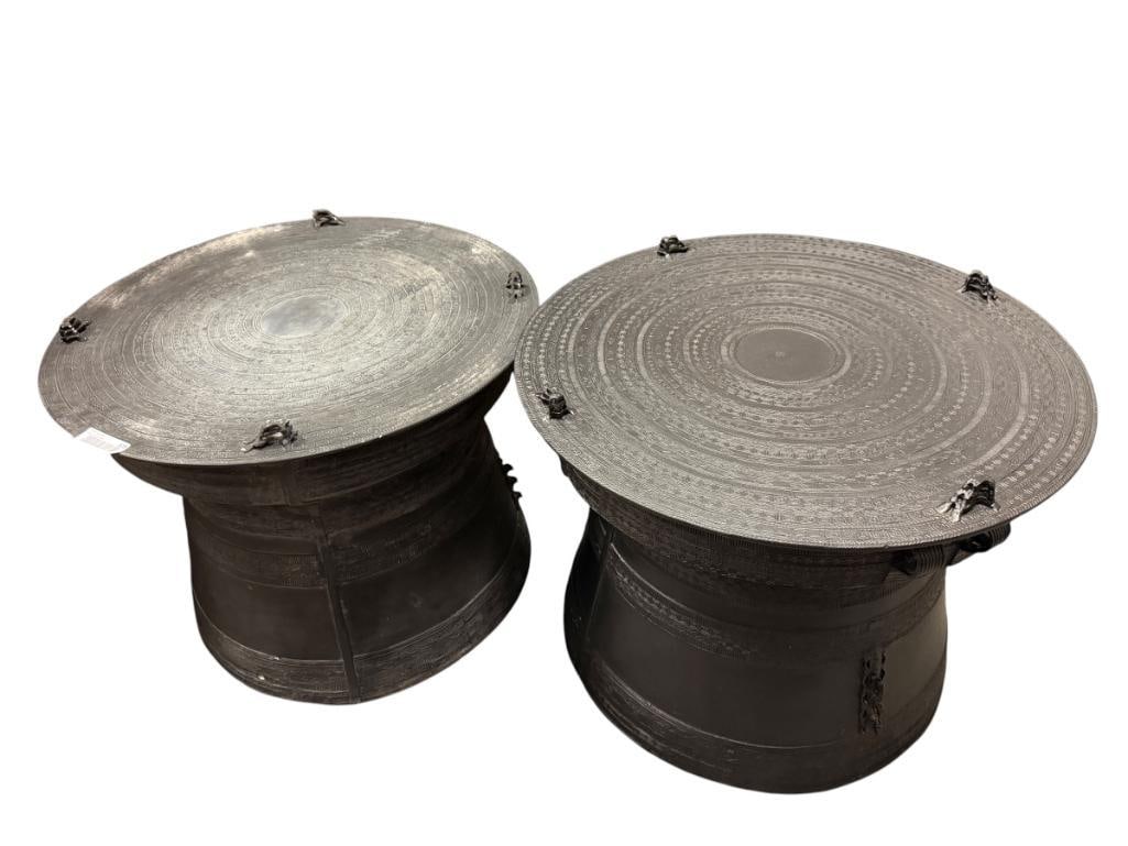PAIR OF POTTERY BARN SOUTHEAST ASIAN STYLE RAIN DRUM ACCENT TABLES OUTDOOR / INDOOR FROG DESIGN (1 of 10)