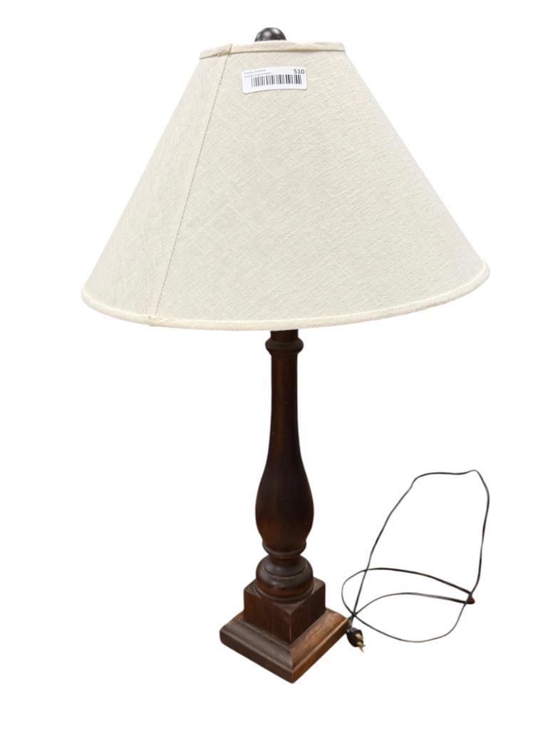 ARTISAN HAND TURNED PINE PILLAR TABLE LAMP WITH LINEN SHADE ORIGINAL PRICE OF $150: TESTED + 29" H