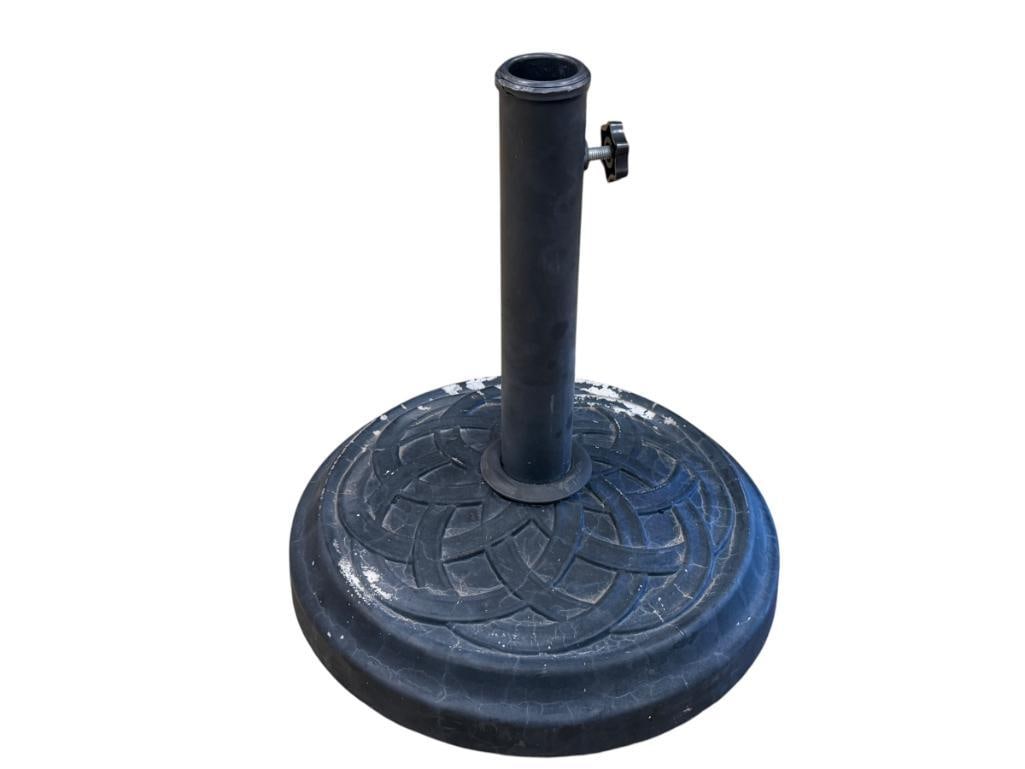 DECORATIVE CONCRETE UMBRELLA STAND: SHOWS WEATHERING 12" ROUND