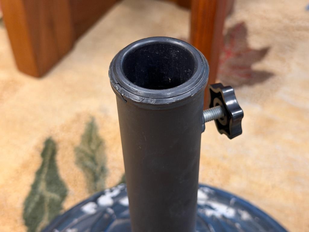 DECORATIVE CONCRETE UMBRELLA STAND - 3