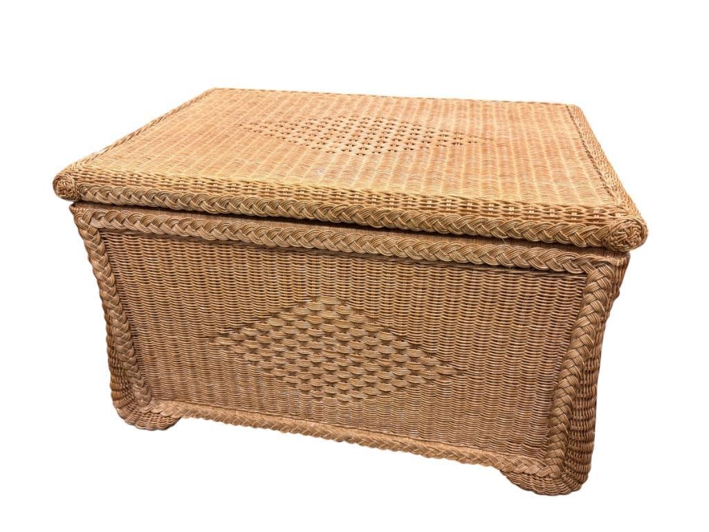 LARGE WOVEN WICKER STORAGE CHEST WITH HINGED TOP (1 of 8)