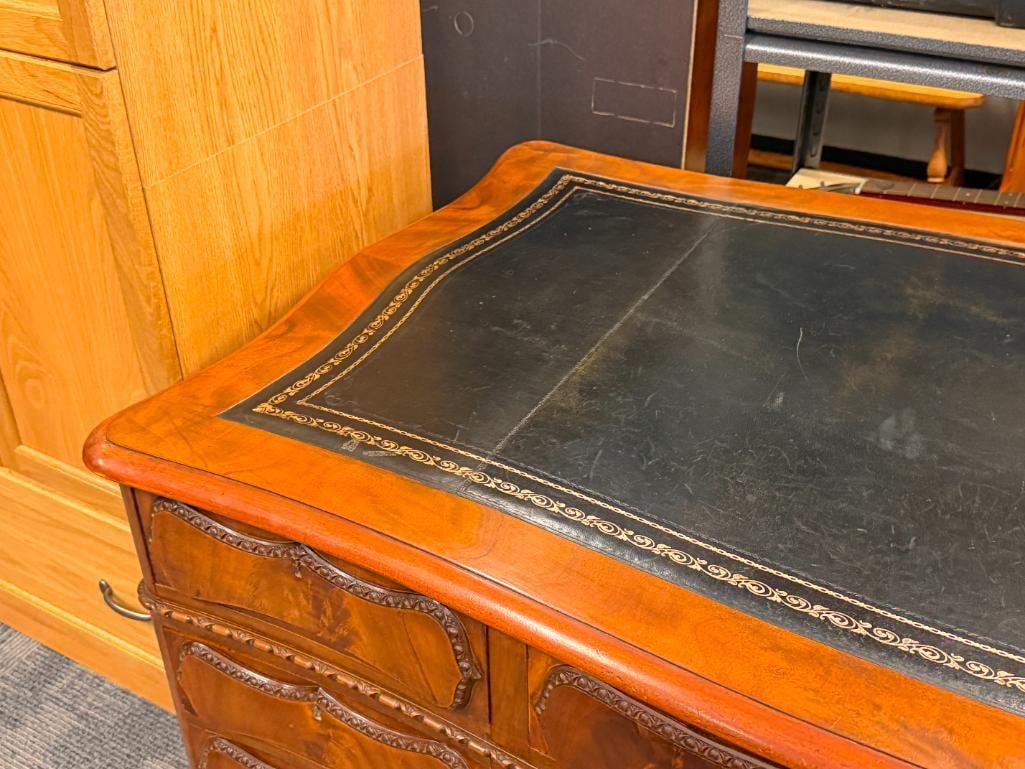 1930'S MAHOGANY EXECUTIVE DESK MADE BY S.P CHARTERIS CABINET MAKER MELBOURNE, VICTORIA, AUSTRALIA - 3