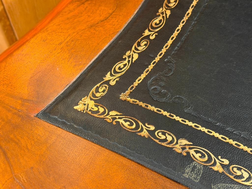 1930'S MAHOGANY EXECUTIVE DESK MADE BY S.P CHARTERIS CABINET MAKER MELBOURNE, VICTORIA, AUSTRALIA - 4