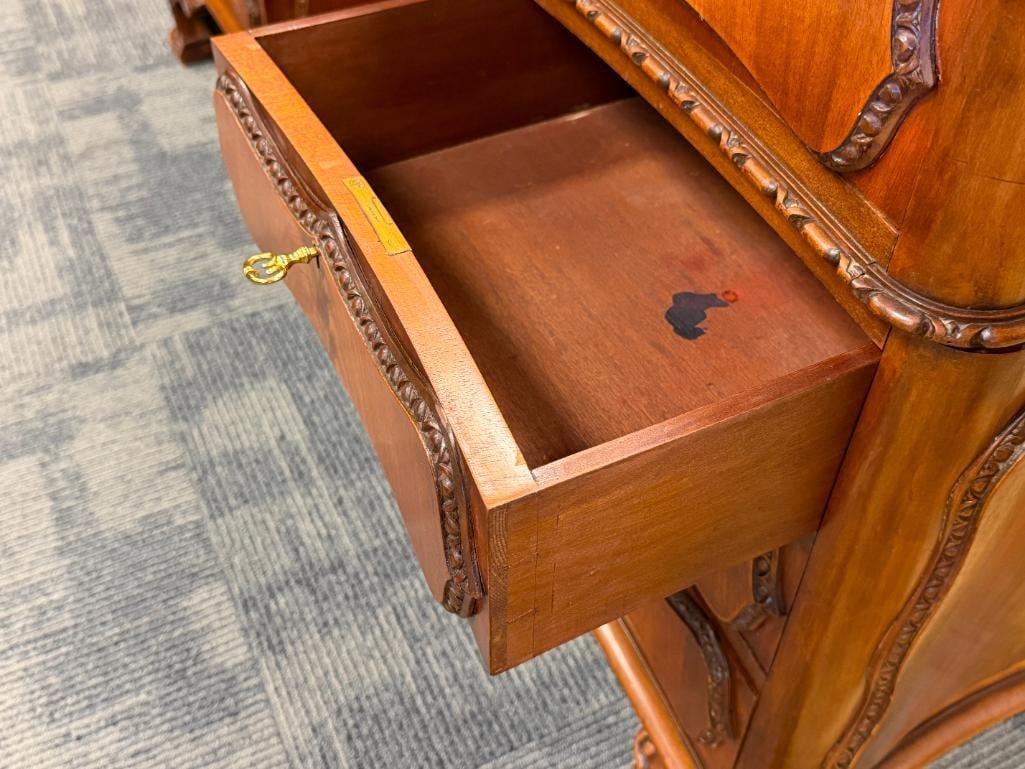 1930'S MAHOGANY EXECUTIVE DESK MADE BY S.P CHARTERIS CABINET MAKER MELBOURNE, VICTORIA, AUSTRALIA - 7