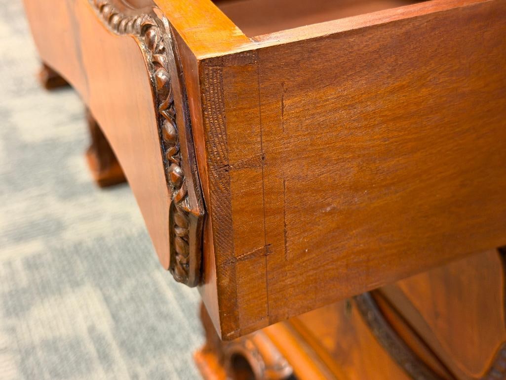 1930'S MAHOGANY EXECUTIVE DESK MADE BY S.P CHARTERIS CABINET MAKER MELBOURNE, VICTORIA, AUSTRALIA - 8
