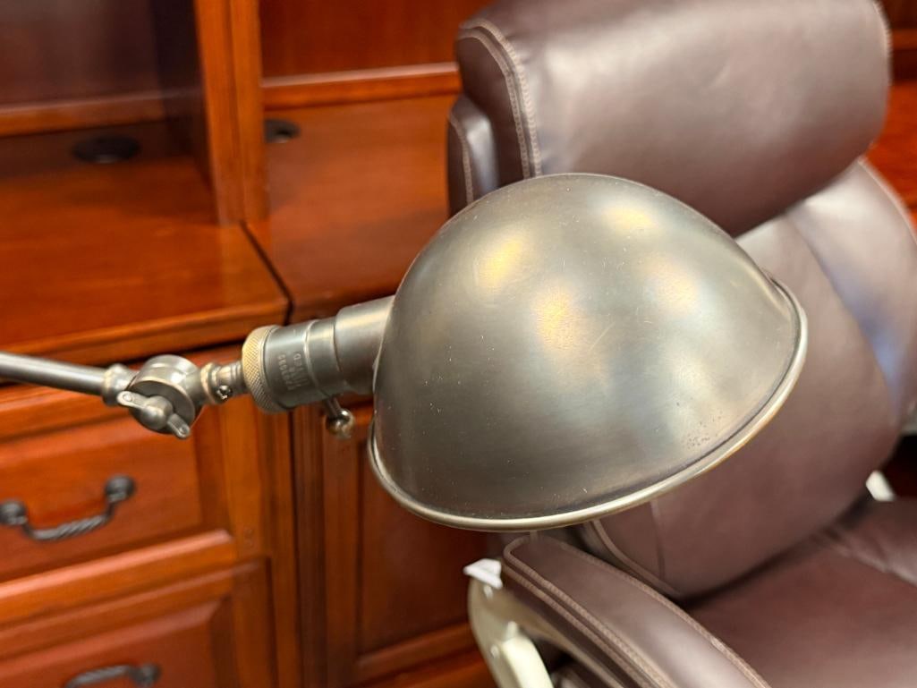 INDUSTRIAL STYLE FLOOR LAMP IN BRASS PATINA FINISH - 3