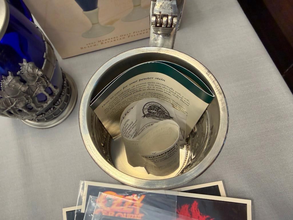 COLLECTIBLE ANHEUSER-BUSCH BUDWEISER BEER STEINS AND 2007 MEMBERS ONLY BUSCH BAVARIAN PILSNER SET - 12