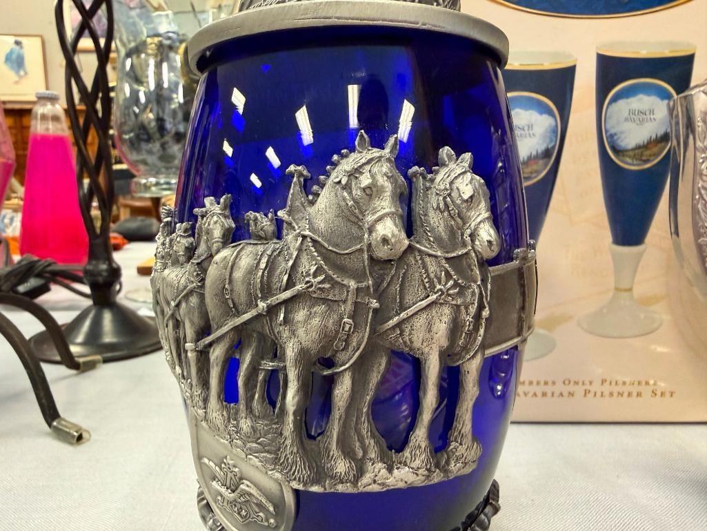 COLLECTIBLE ANHEUSER-BUSCH BUDWEISER BEER STEINS AND 2007 MEMBERS ONLY BUSCH BAVARIAN PILSNER SET - 17