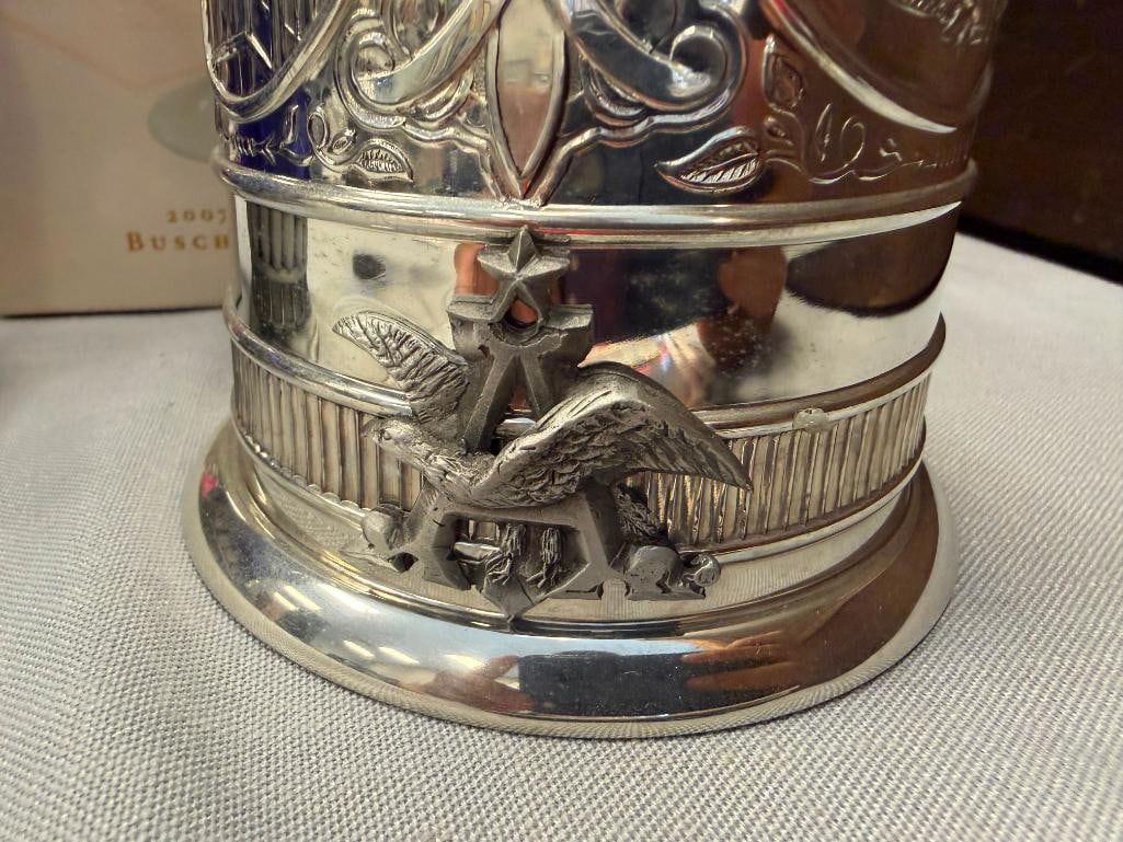 COLLECTIBLE ANHEUSER-BUSCH BUDWEISER BEER STEINS AND 2007 MEMBERS ONLY BUSCH BAVARIAN PILSNER SET - 6