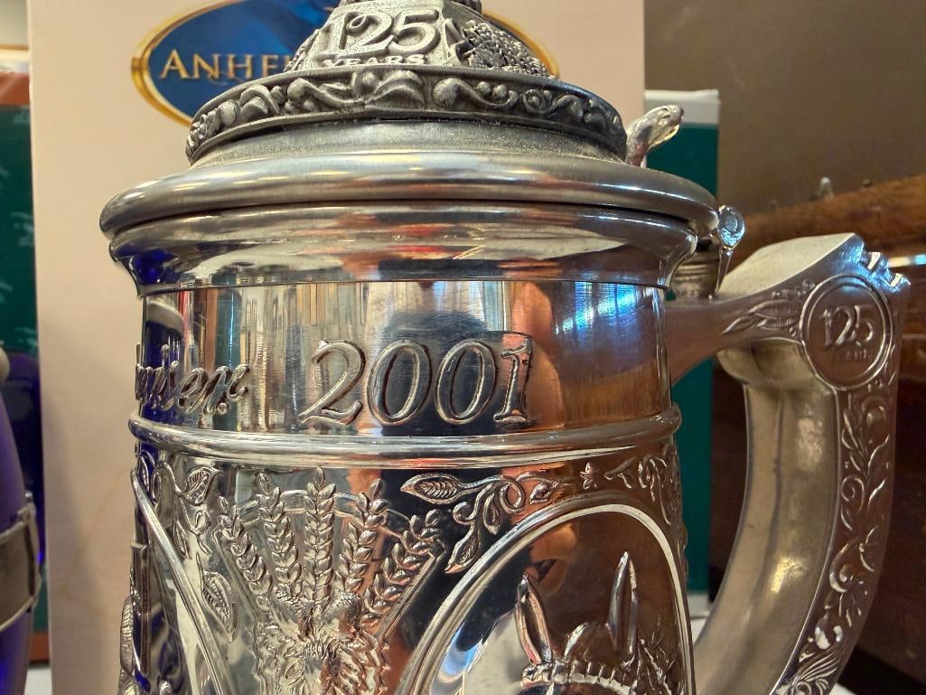 COLLECTIBLE ANHEUSER-BUSCH BUDWEISER BEER STEINS AND 2007 MEMBERS ONLY BUSCH BAVARIAN PILSNER SET - 9