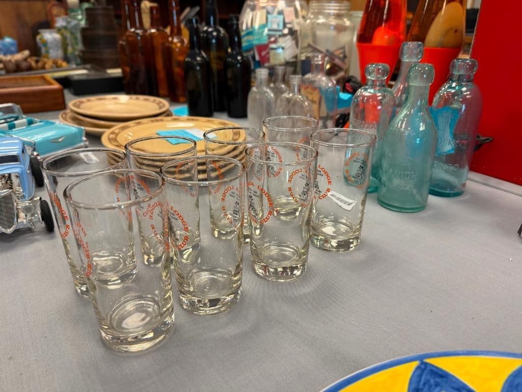 EIGHT VINTAGE NEVADA CLUB AND LODGE BAR GLASSES " NORTH END OF LAKE TAHOE IN THE HEART OF RENO " - 5