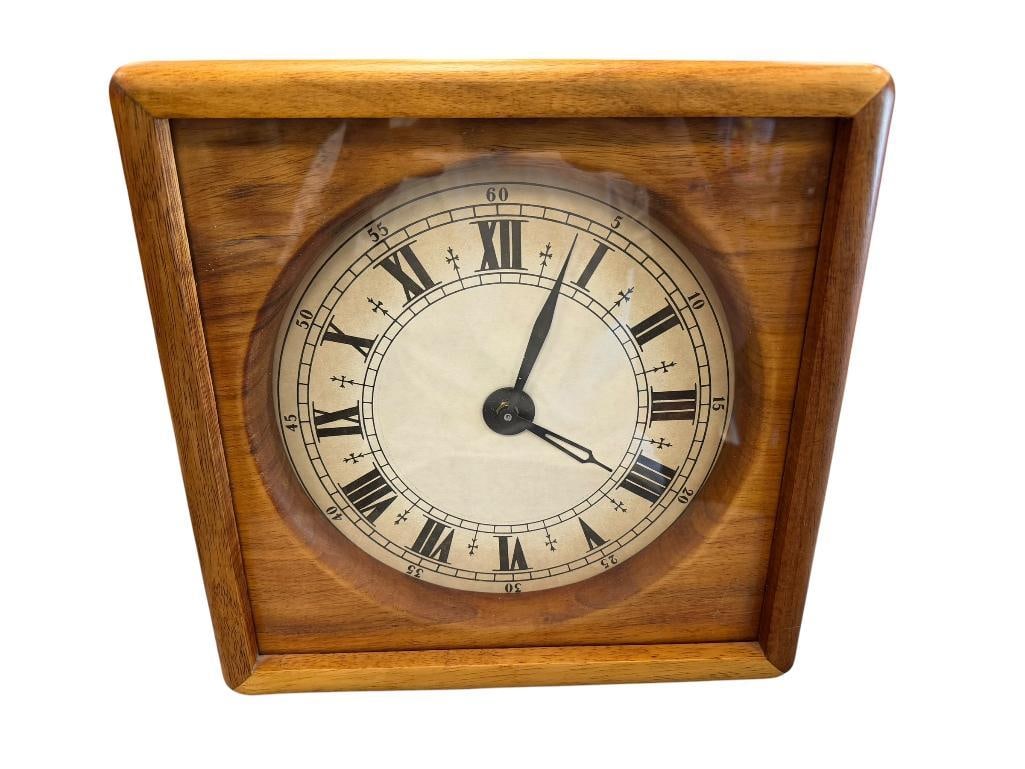 STUNNING OAK FRAMED WALL CLOCK (1 of 7)
