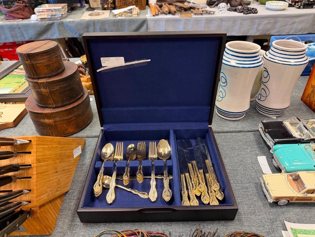 INTERNATIONAL STAINLESS STEEL GOLD PLATED FLATWARE SET - 2