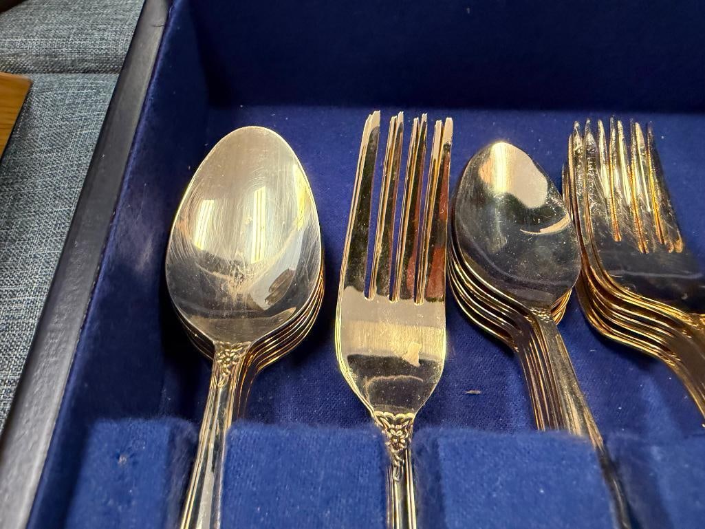 INTERNATIONAL STAINLESS STEEL GOLD PLATED FLATWARE SET - 8