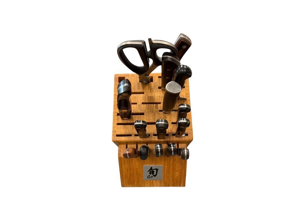22 SLOT KNIFE BLOCK WITH 14 ASSORTED KNIVES AND POULTRY SHEARS, CUTCO, NAPA STYLE, SHUN, ETC: 9" H. KNIFE BLOCK