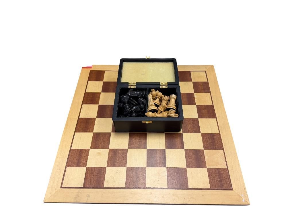 LARGE WOODEN CHESS BOARD WITH CHESS GAME PIECES (1 of 14)