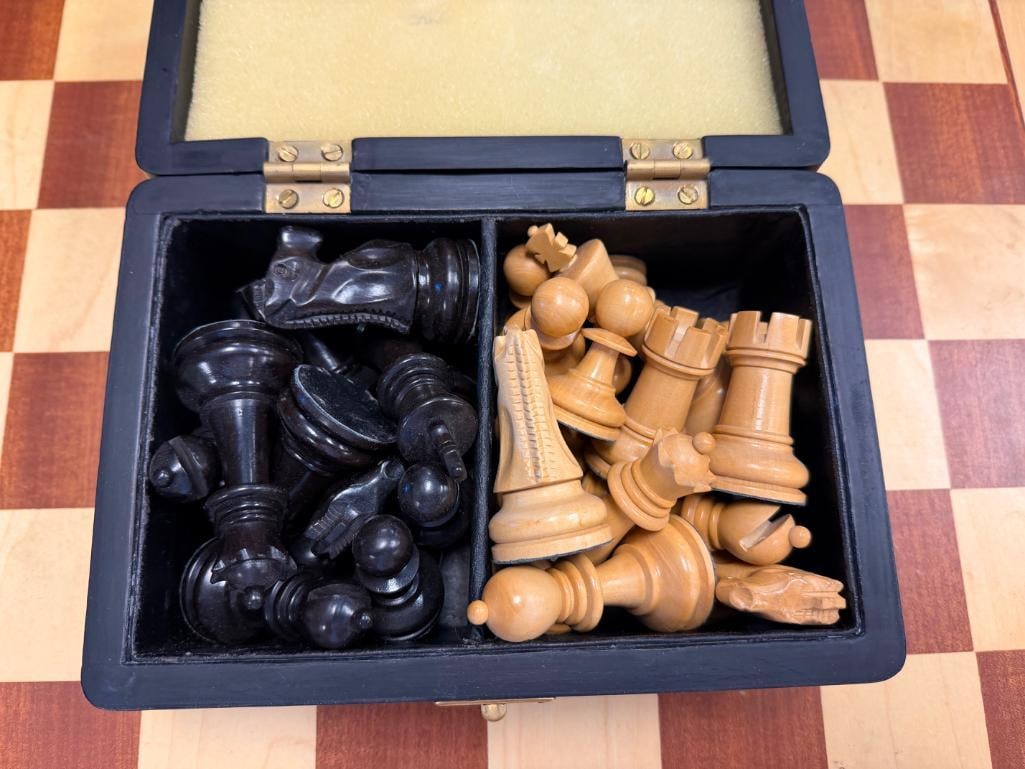 LARGE WOODEN CHESS BOARD WITH CHESS GAME PIECES - 3