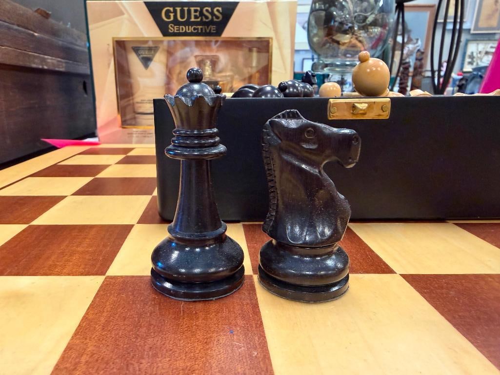 LARGE WOODEN CHESS BOARD WITH CHESS GAME PIECES - 4