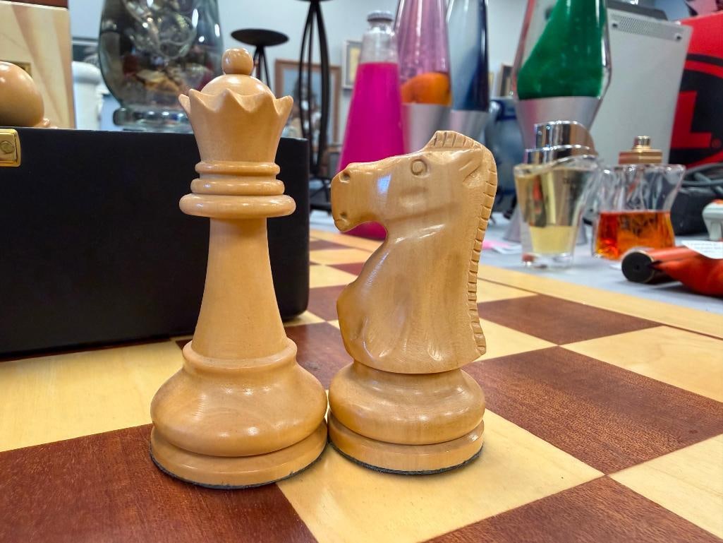 LARGE WOODEN CHESS BOARD WITH CHESS GAME PIECES - 5
