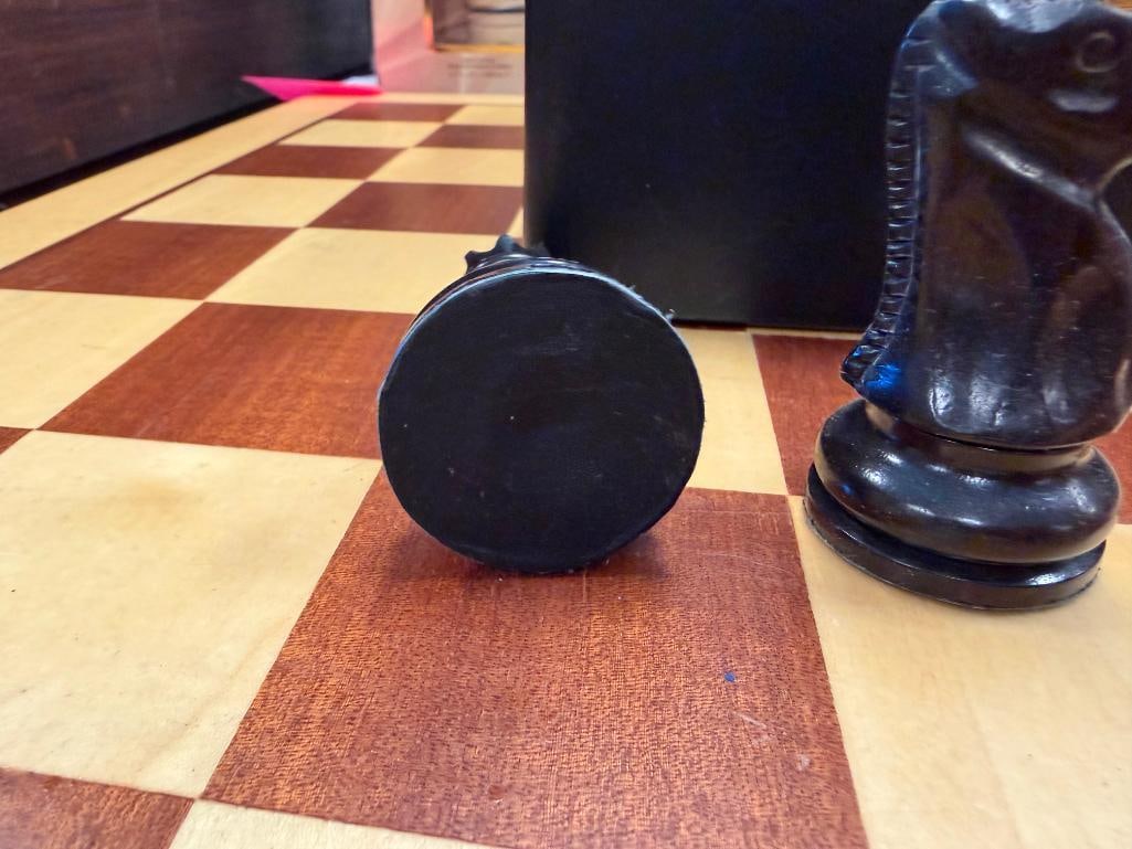 LARGE WOODEN CHESS BOARD WITH CHESS GAME PIECES - 6